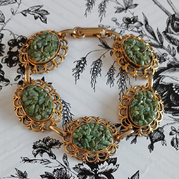 Source Unknown Jewelry - Vintage Elegant Goldtone Green Crushed Faux Stone Lace Border Link Bracelet